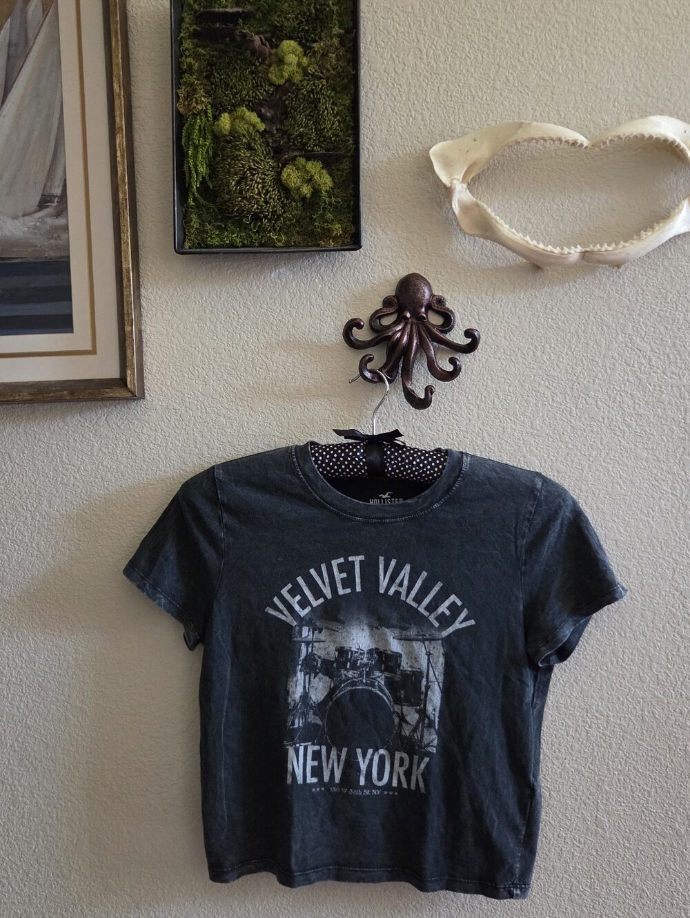 Hollister New York Womens Graphic Tee - Charcoal, Size Large